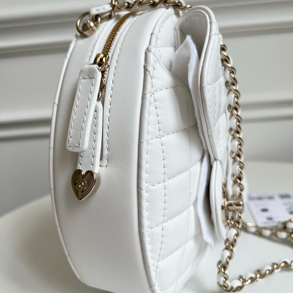 CHANEL CC IN LOVE - Picture 3 of 5